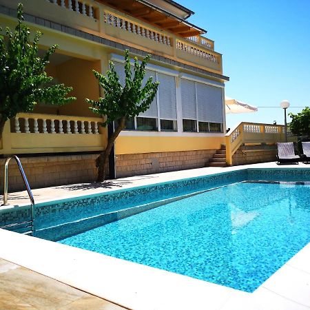 Apartments With A Swimming Pool Banjol, Rab - 11382 Luaran gambar