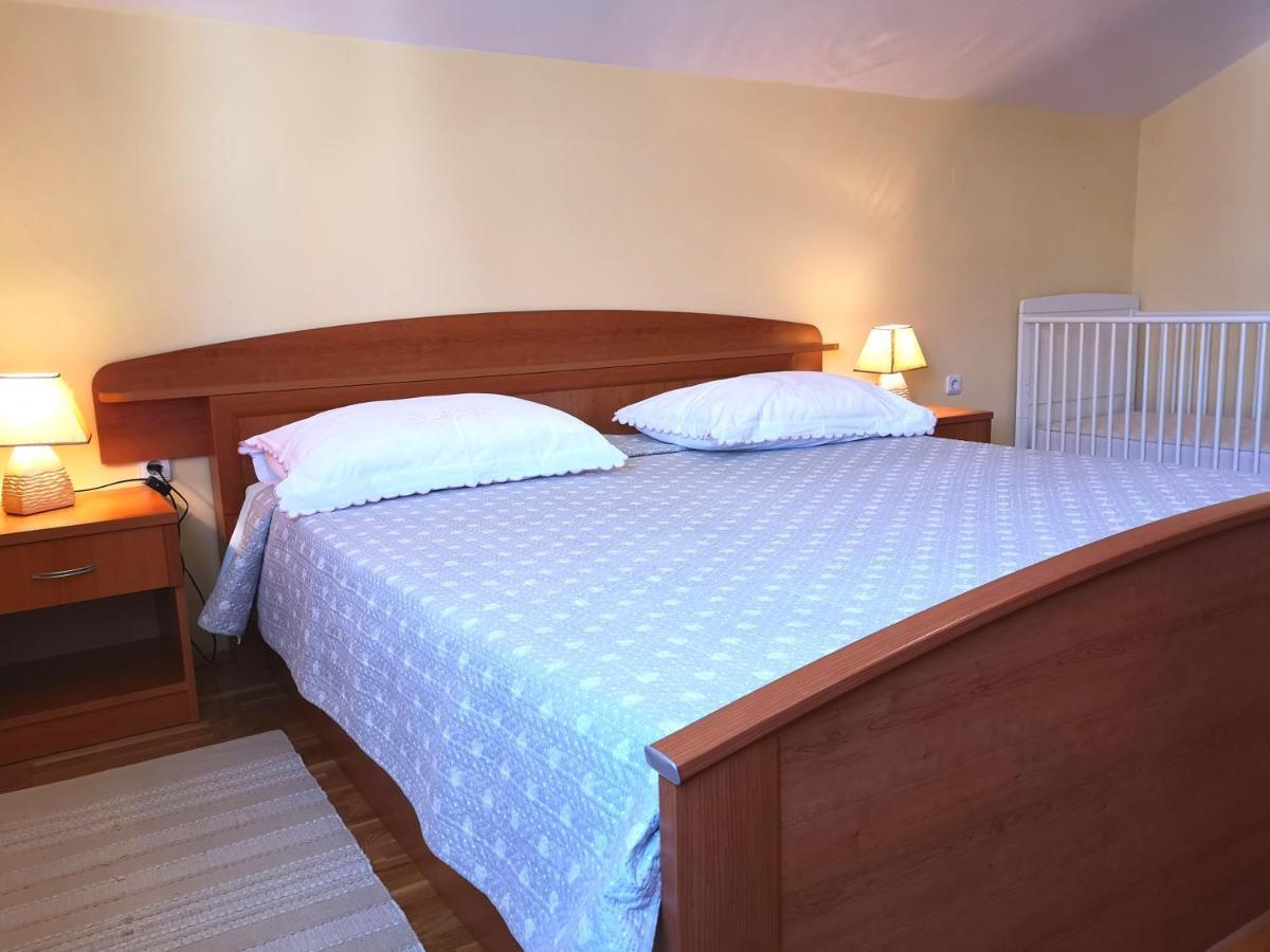 Apartments With A Swimming Pool Banjol, Rab - 11382 Luaran gambar