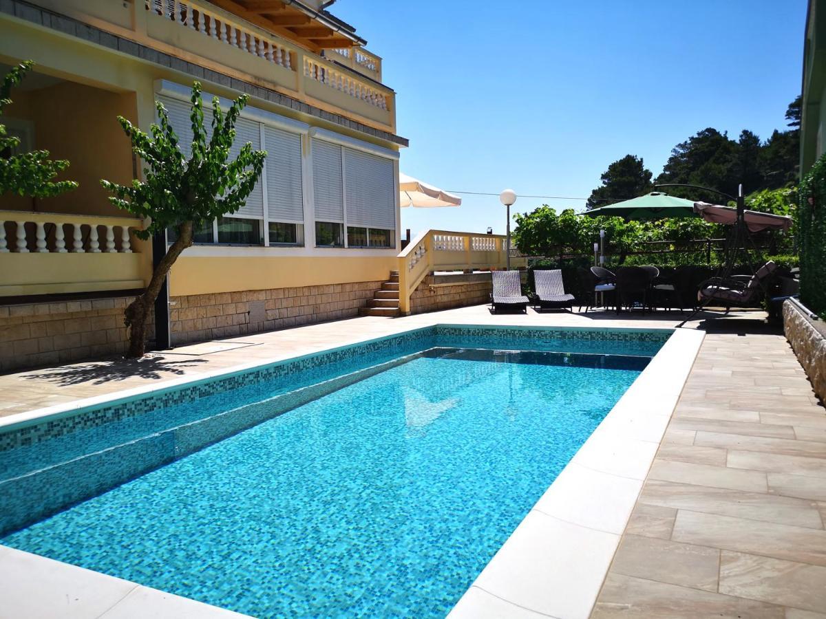Apartments With A Swimming Pool Banjol, Rab - 11382 Luaran gambar
