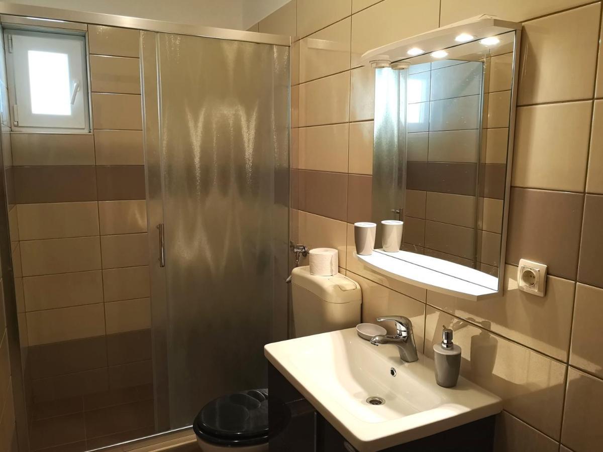 Apartments With A Swimming Pool Banjol, Rab - 11382 Luaran gambar