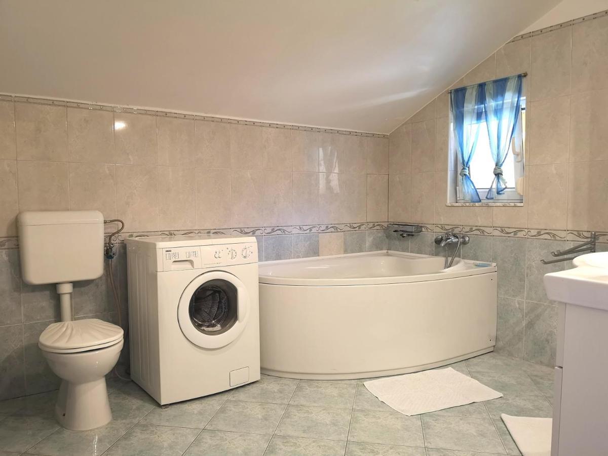 Apartments With A Swimming Pool Banjol, Rab - 11382 Luaran gambar